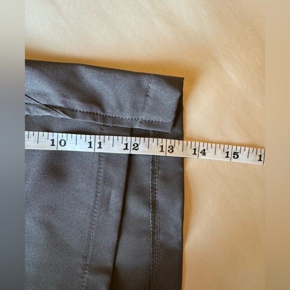 Savvi Woman's Gray Lightweight High Low Taylor Shorts, Size SM - Picture 9 of 9